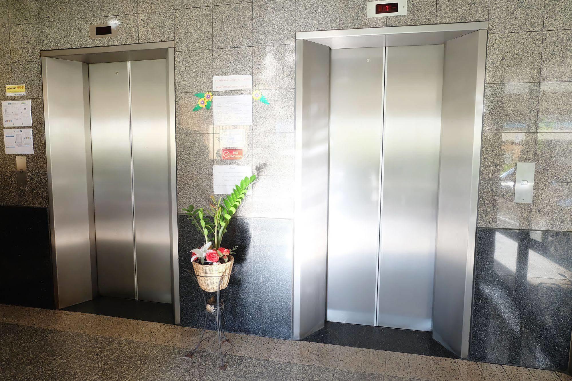 Grand Living Place Bangkok Luaran gambar